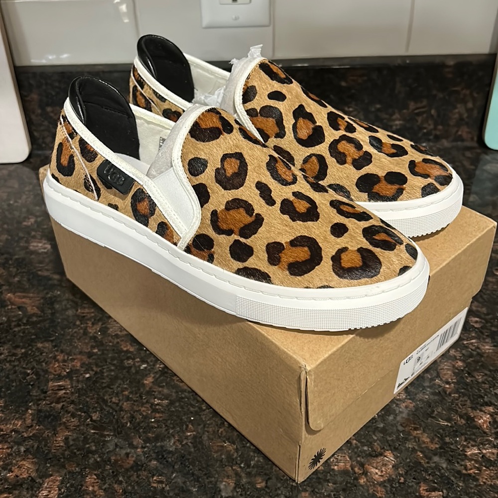 NWT size 9 UGG Alameda Spotty Slip On.